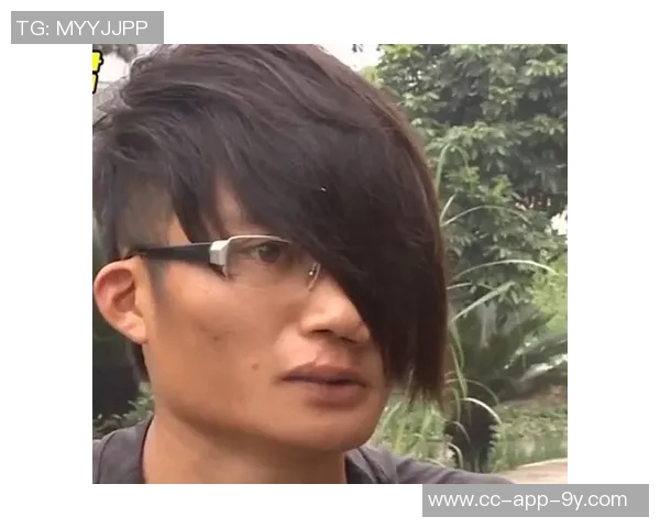 刚满18岁的小伙学驾照女友驾车送他去巴萨训练场 刚满18岁的小伙学驾照女友驾车送他去巴萨训练场