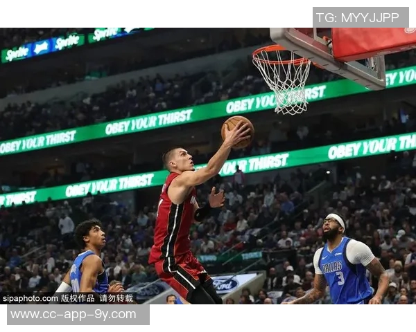 浓眉称赞内姆哈德表现出色落选秀逆袭成球队重要一员 浓眉称赞内姆哈德表现出色落选秀逆袭成球队重要一员